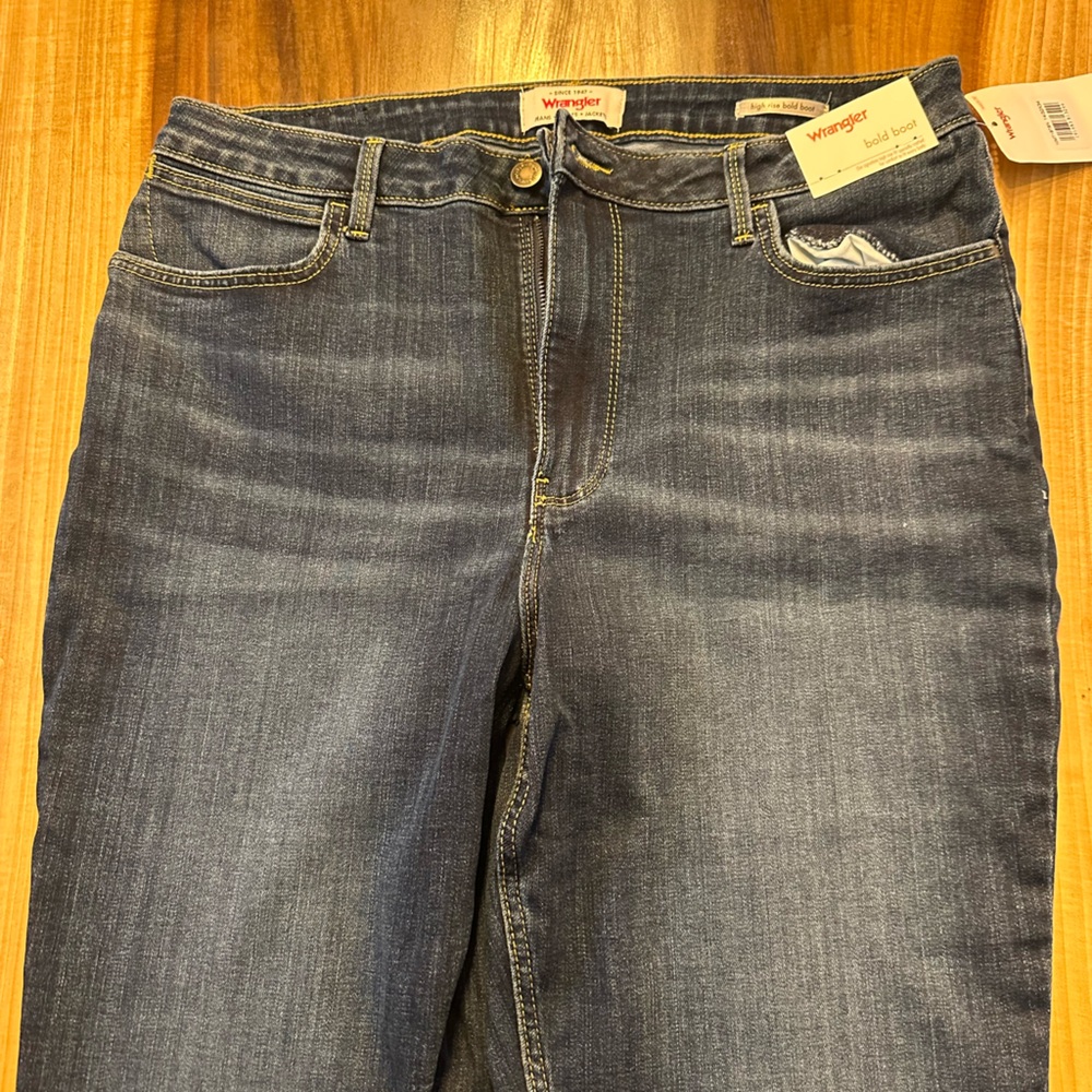 Women’s wrangler high rise boot cut